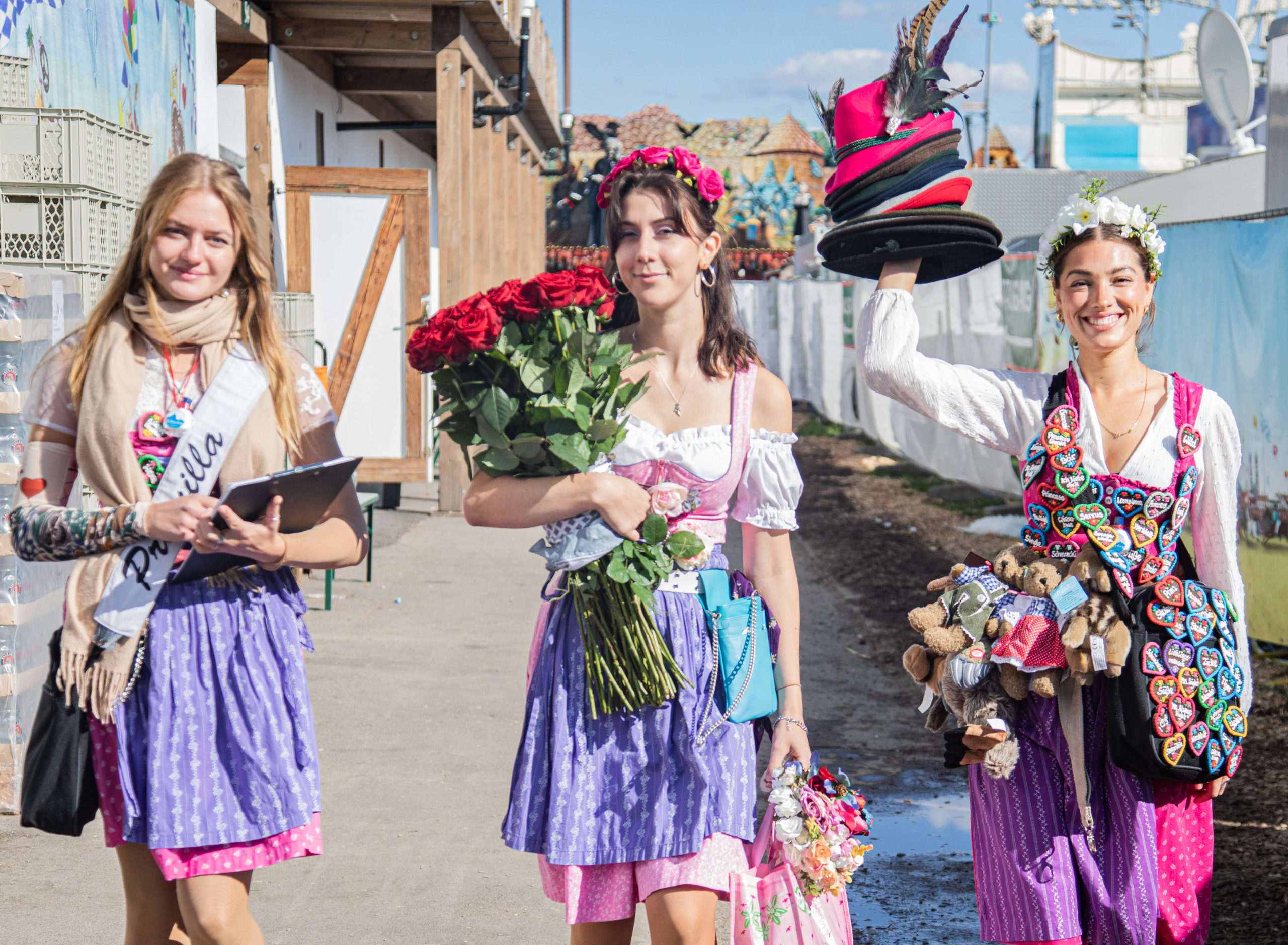 Oktoberfest Jobs ist dein größtes Portal für Jobs auf dem Oktoberfest! Auf unserer Seite findest du alle Infos, um dich für Jobs auf dem Oktoberfest zu bewerben, wie der Job als Souvenirverkäufer*in auf dem Münchner Oktoberfest! 