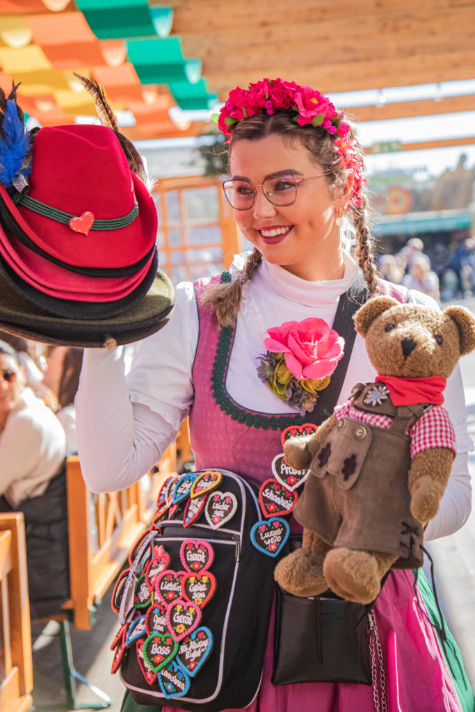 Job als Souvenirverkäuferin auf dem Oktoberfest